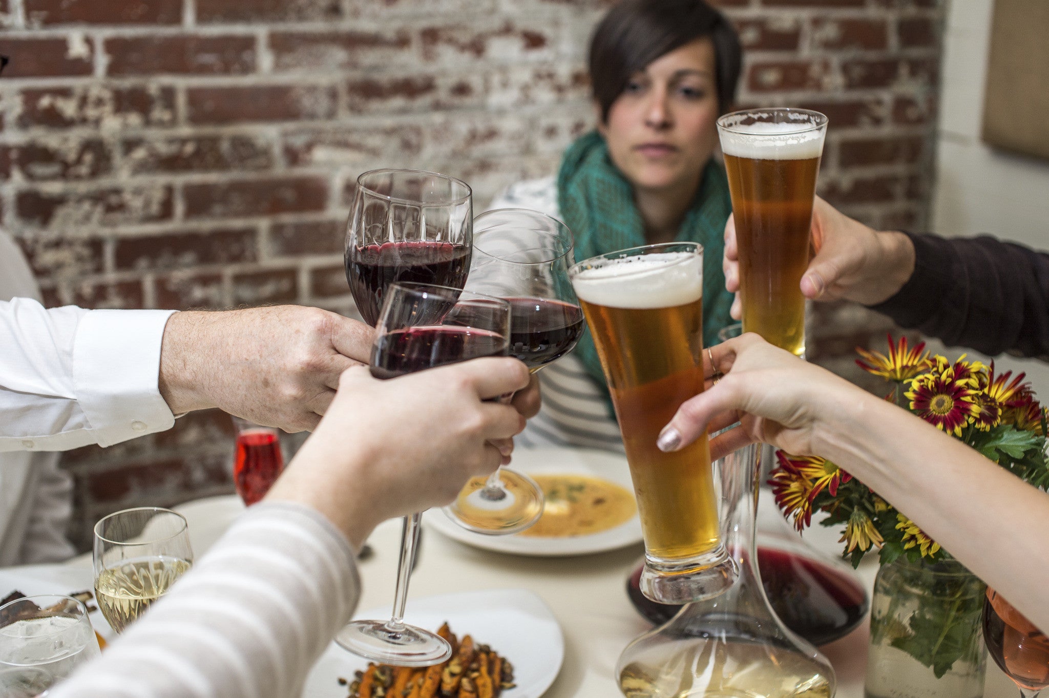 Everything You Need to Know to Throw a Successful Cocktail Party