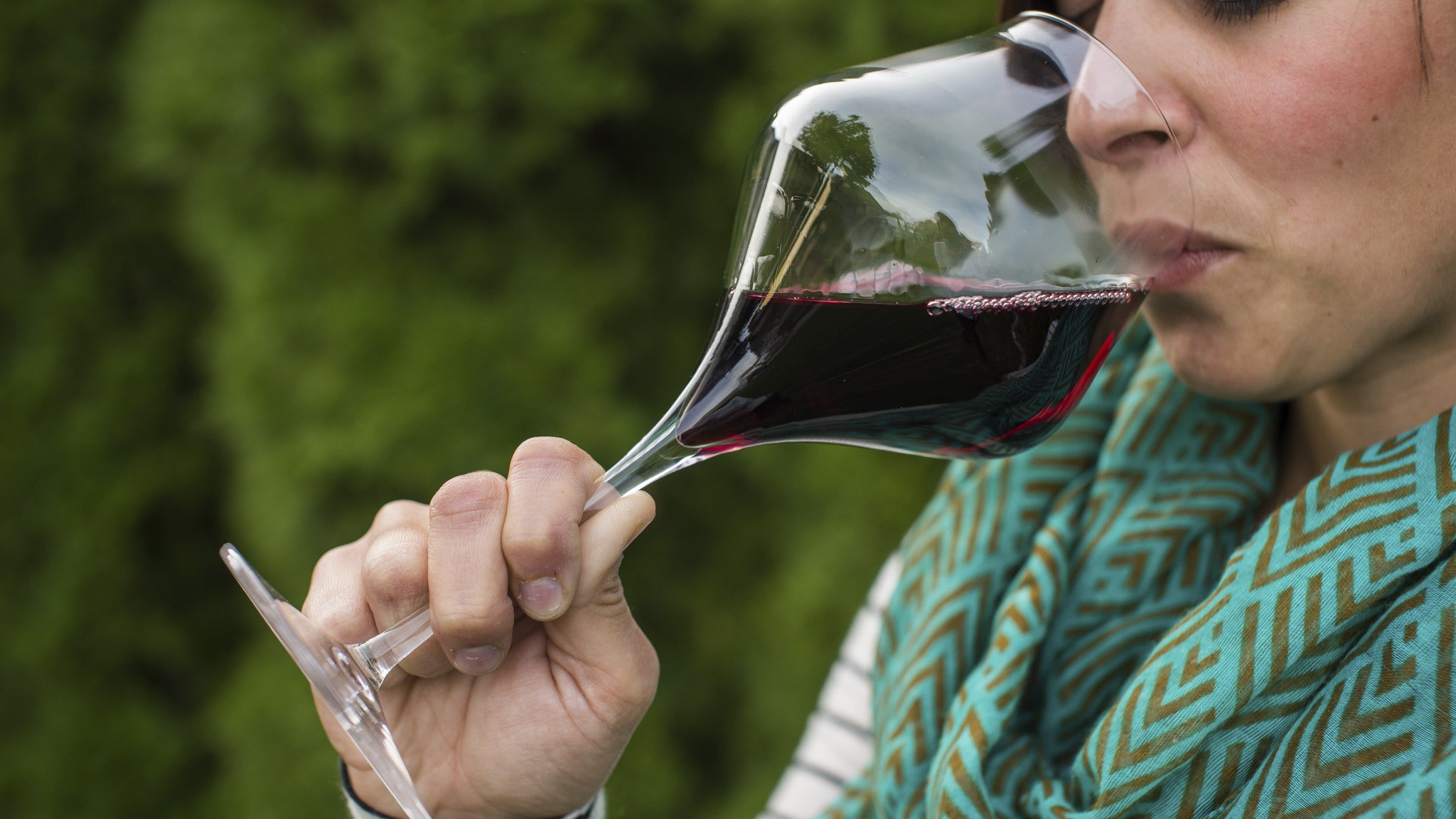 Does Glassware Affect the Taste of Wine? Find Out!