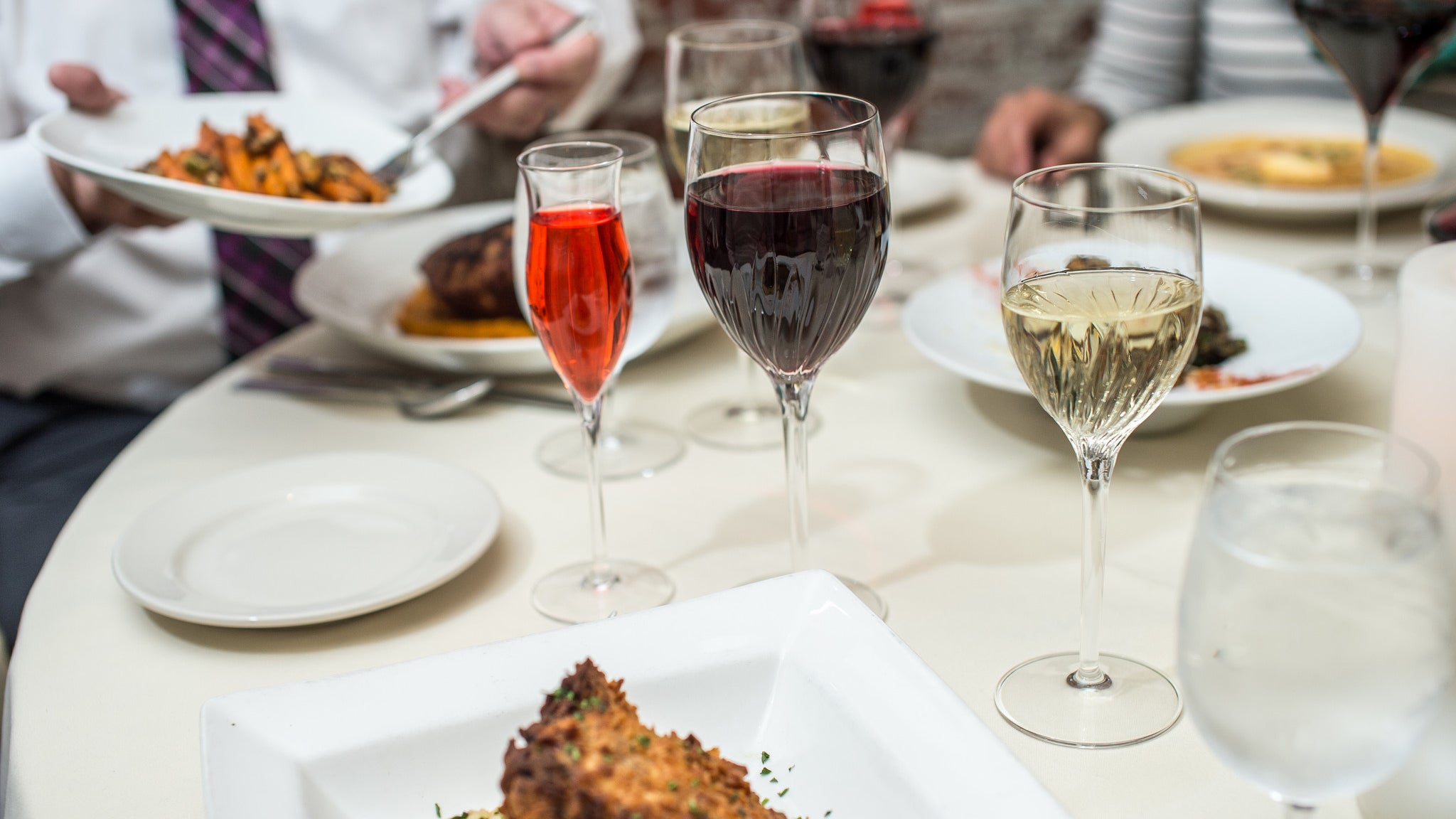 5 Glasses for Every Guest Coming to Your Thanksgiving Table