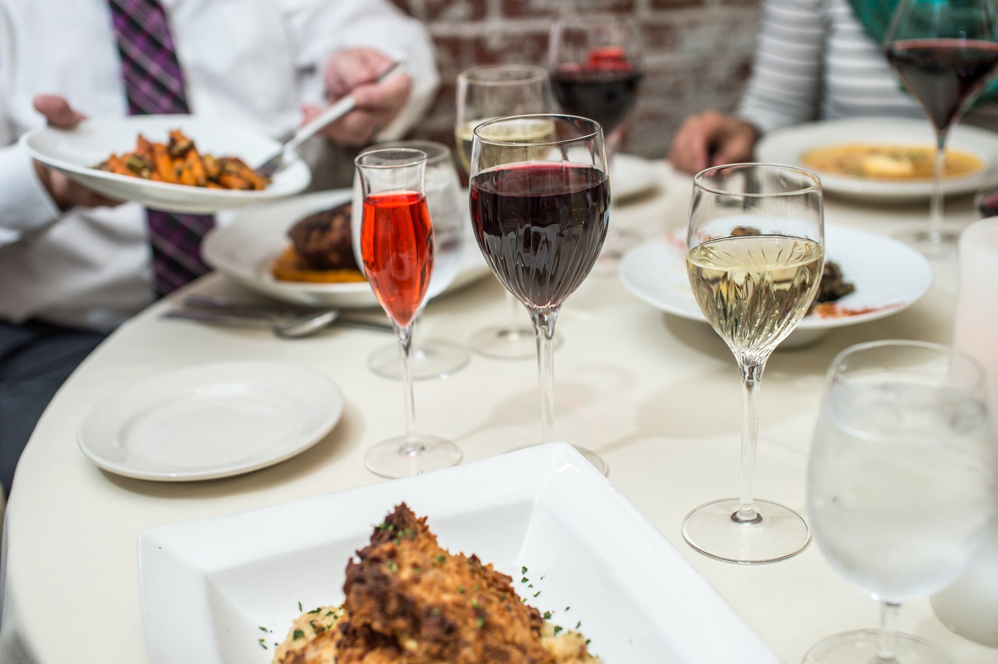 5 Glasses for Every Guest Coming to Your Thanksgiving Table