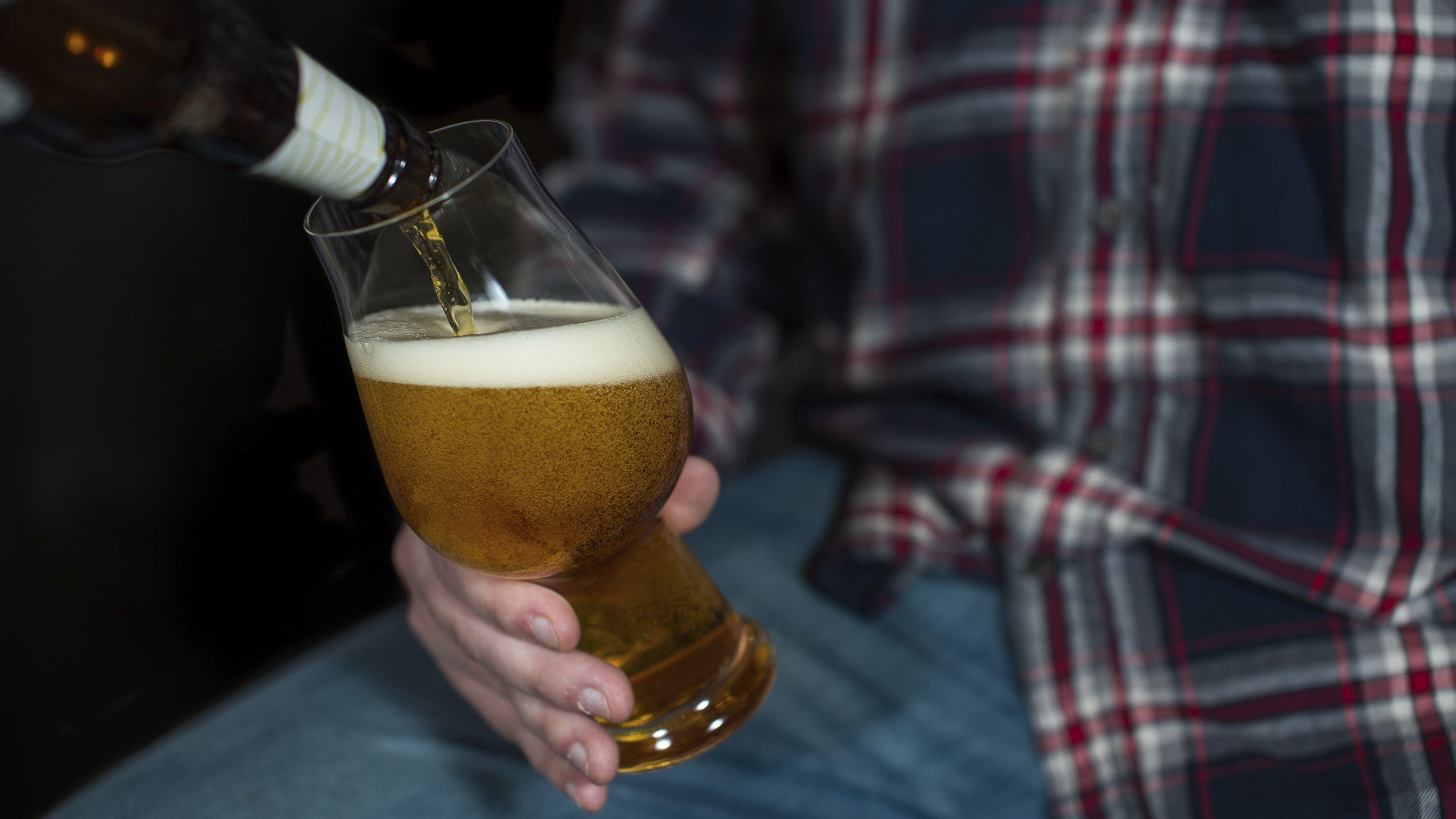 To Tilt or Not to Tilt: How to Properly Pour a Beer (and Why)