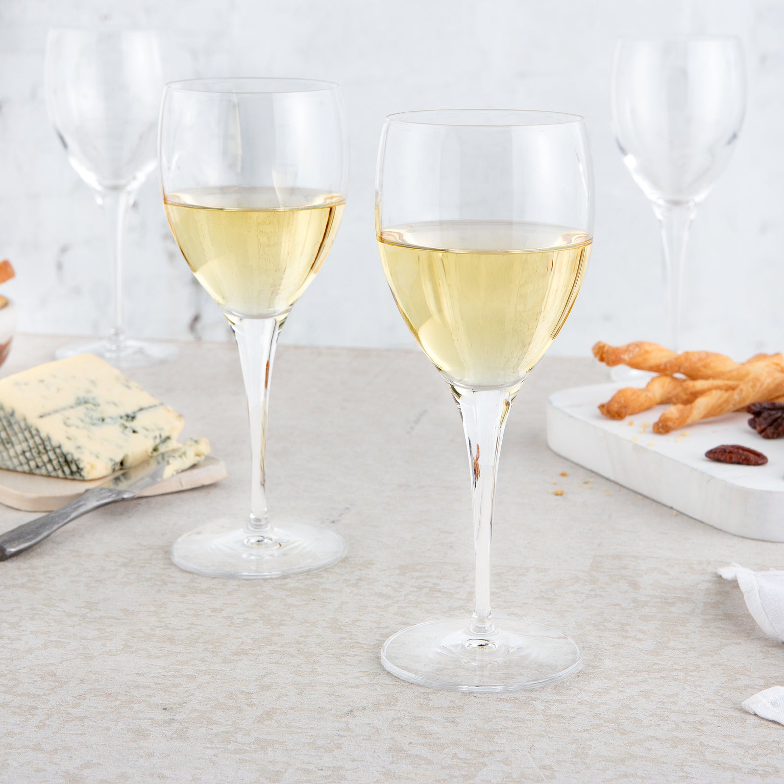 油彩画　white wine time Toi Toi Sauvignon Blanc | Total Wine & More